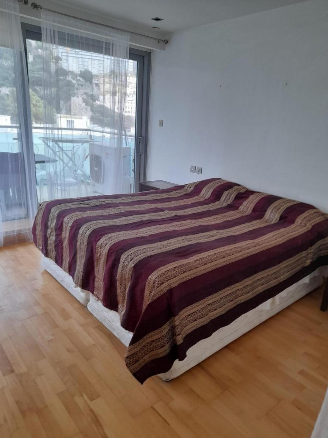 Three Bedroom Flat At Ocean Village Гибралтар Екстериор снимка